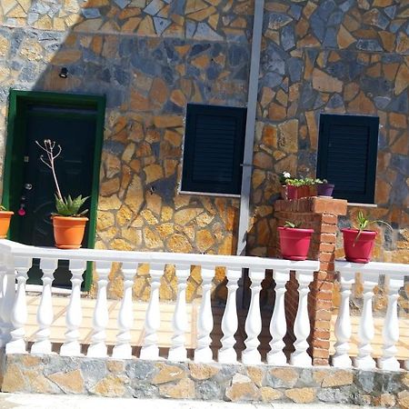 Villa Fredi Орікум Екстер'єр фото